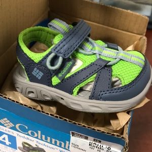 Columbia kid/baby shoe size 4. Brand new in box.